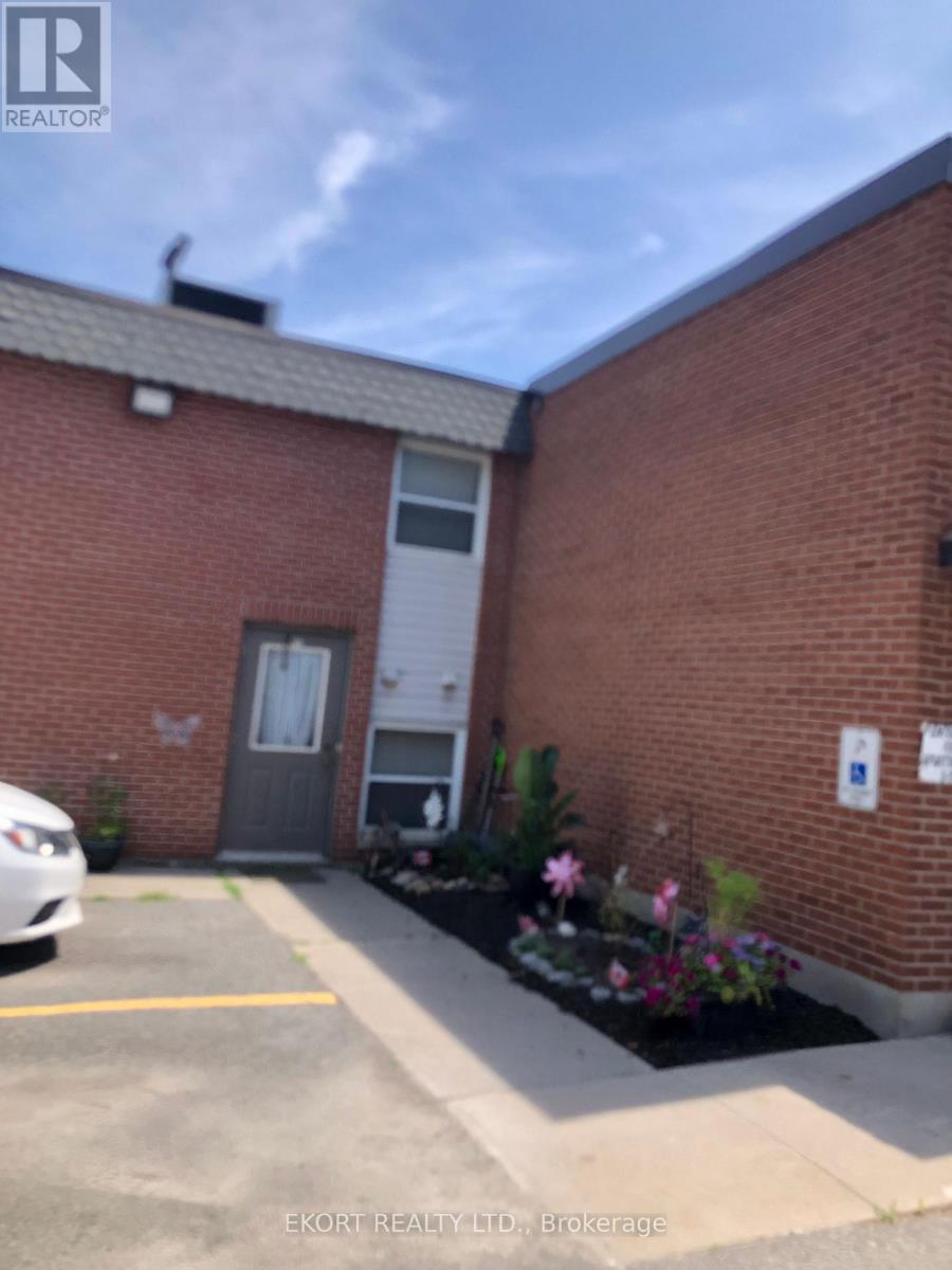 290 DUNDAS STREET W - 11