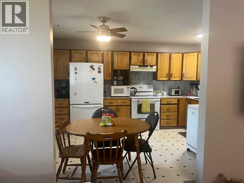 5811a 50 Street N - 10