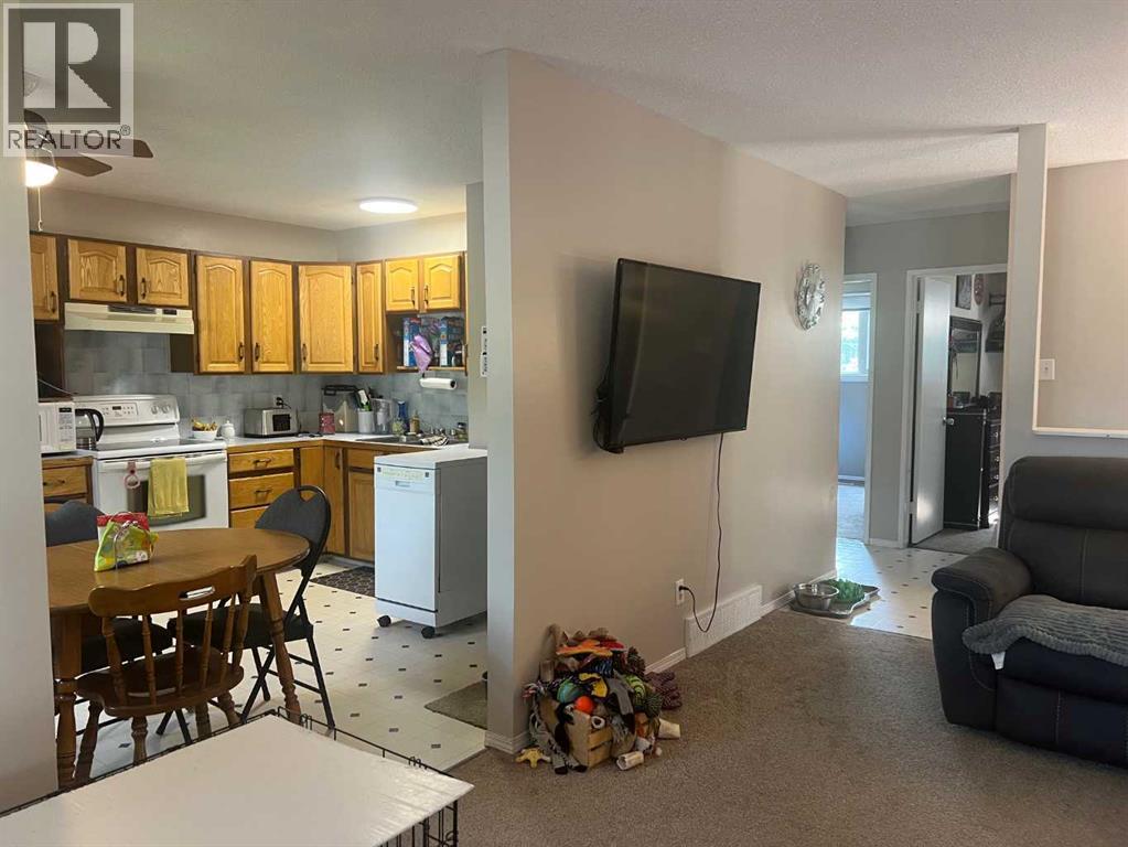 5811a 50 Street N - 11