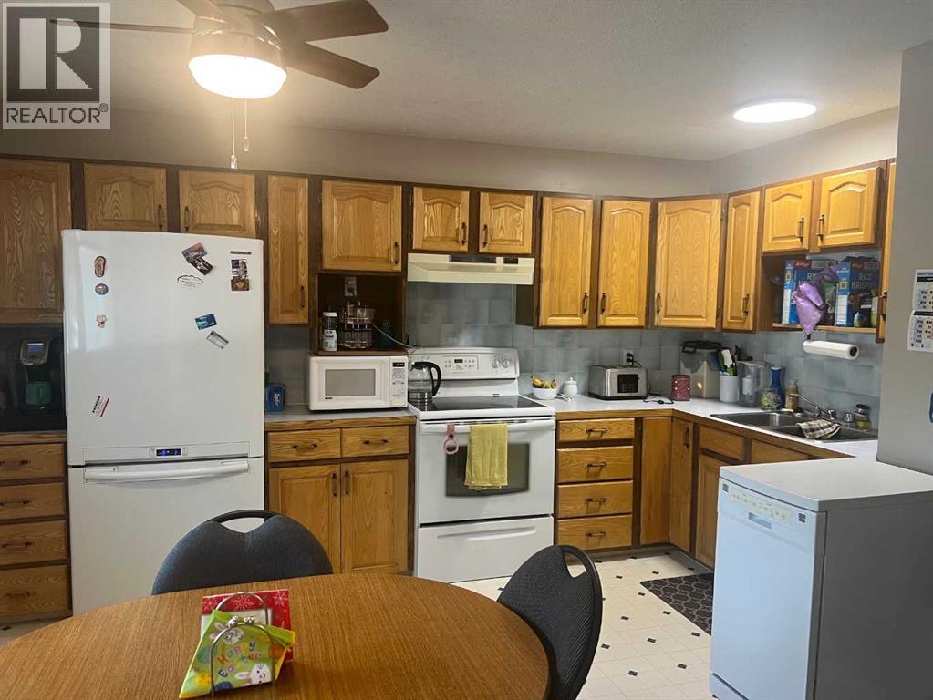 5811a 50 Street N - 15