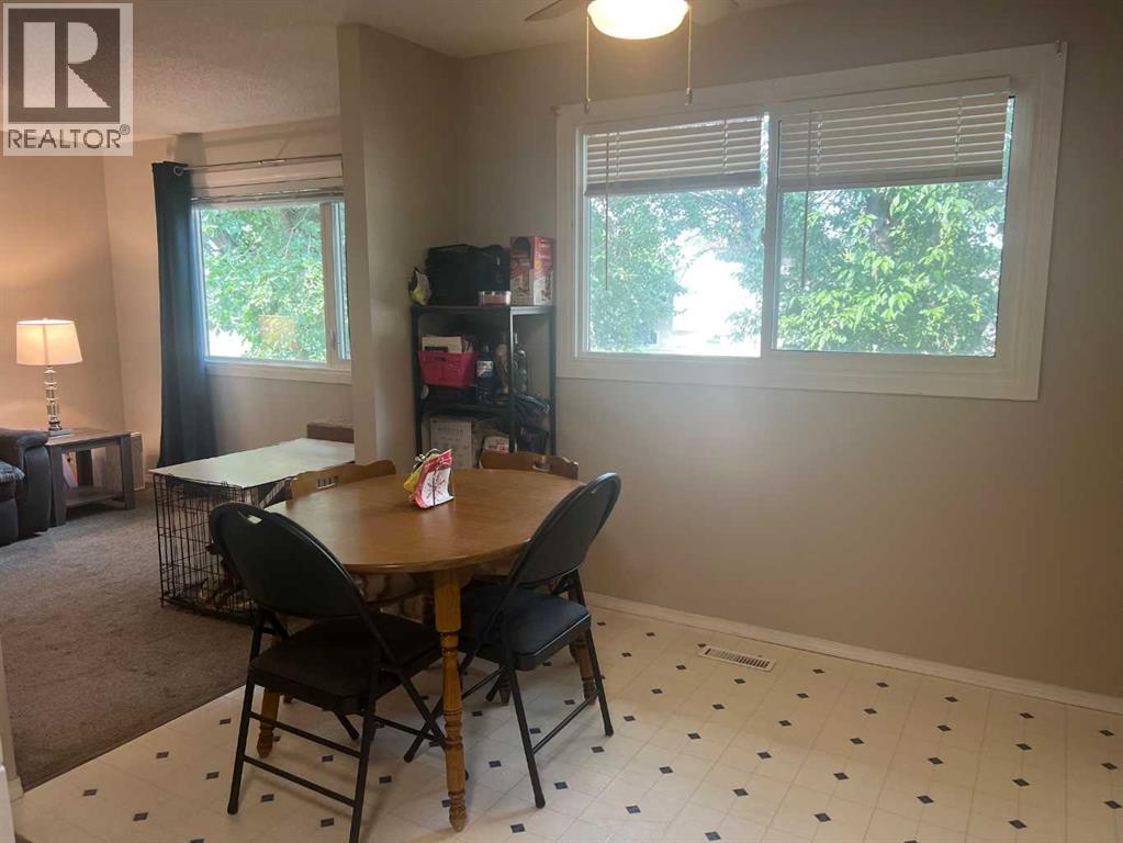 5811a 50 Street N - 17