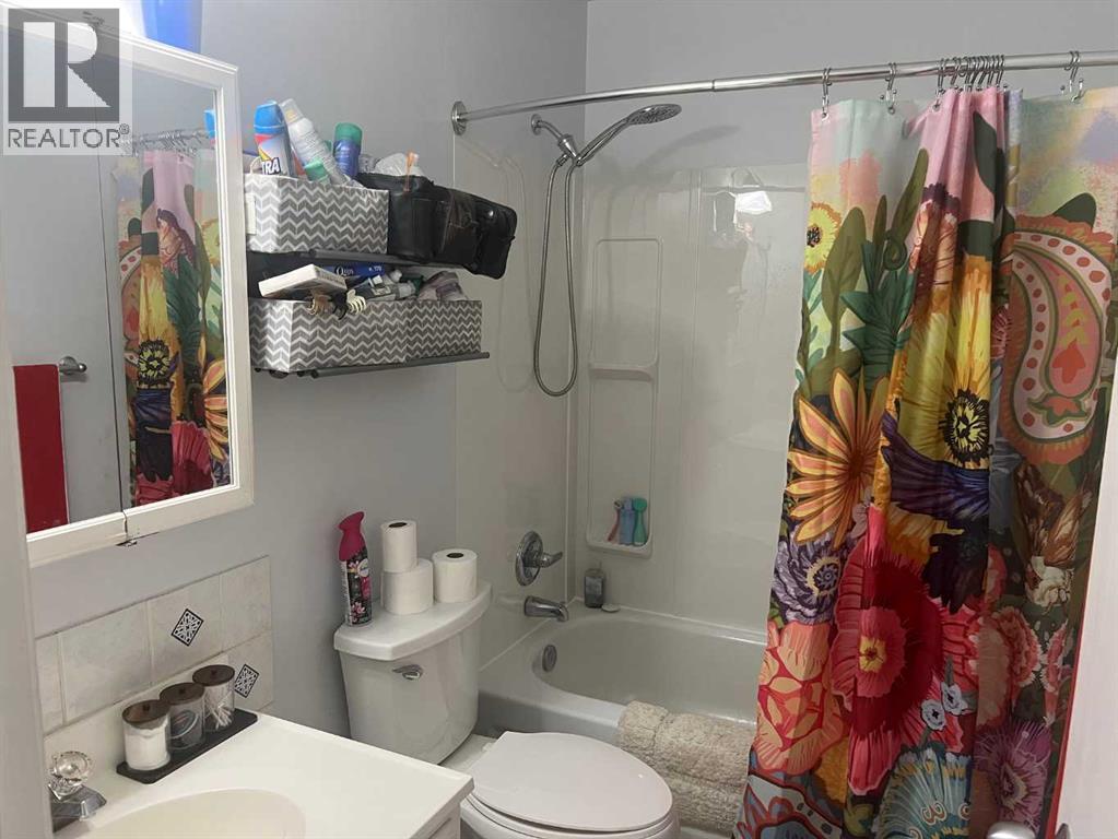 5811a 50 Street N - 18