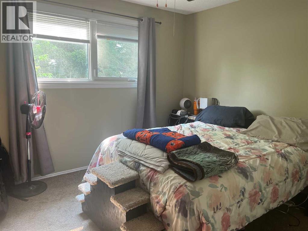5811a 50 Street N - 22