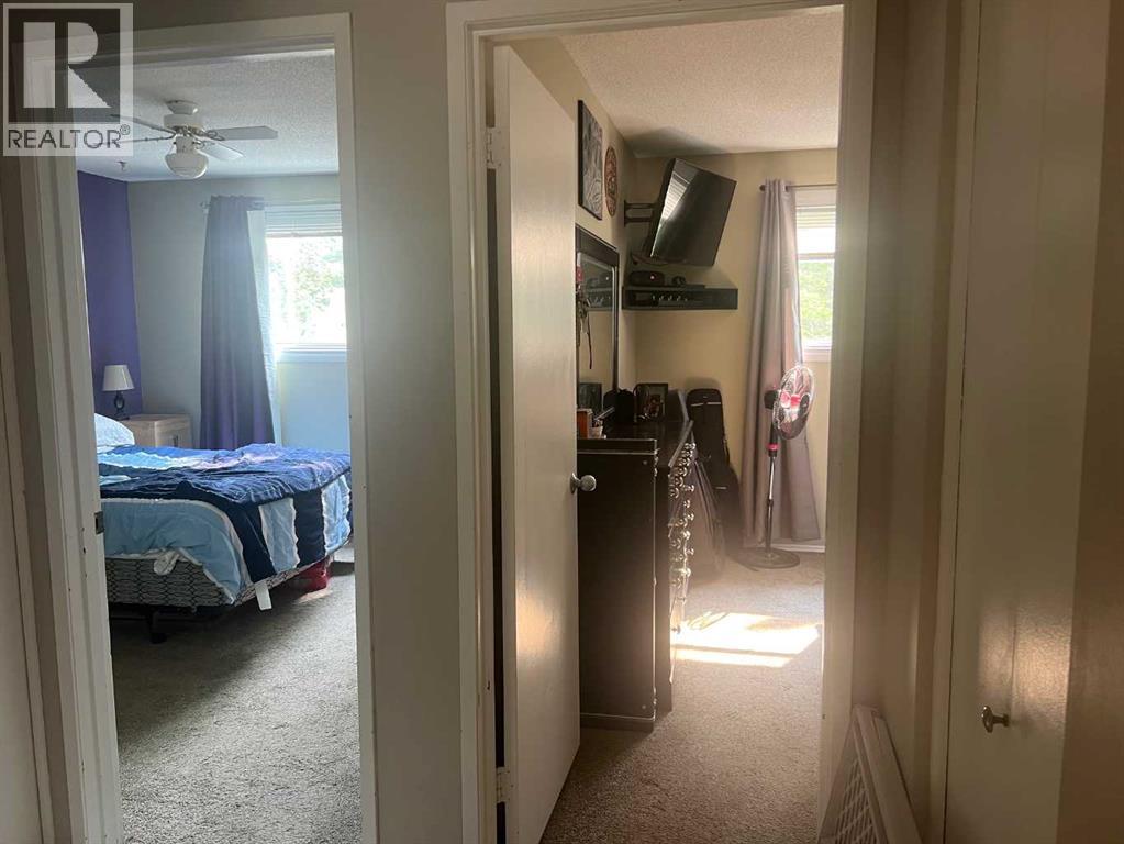 5811a 50 Street N - 24