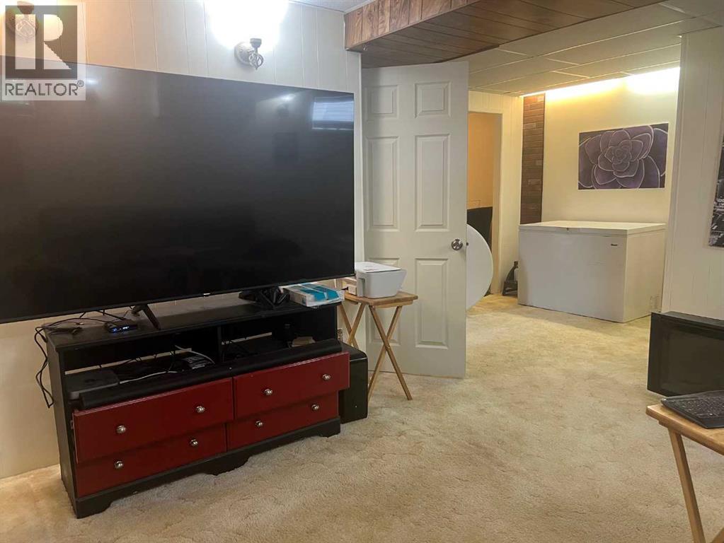 5811a 50 Street N - 27