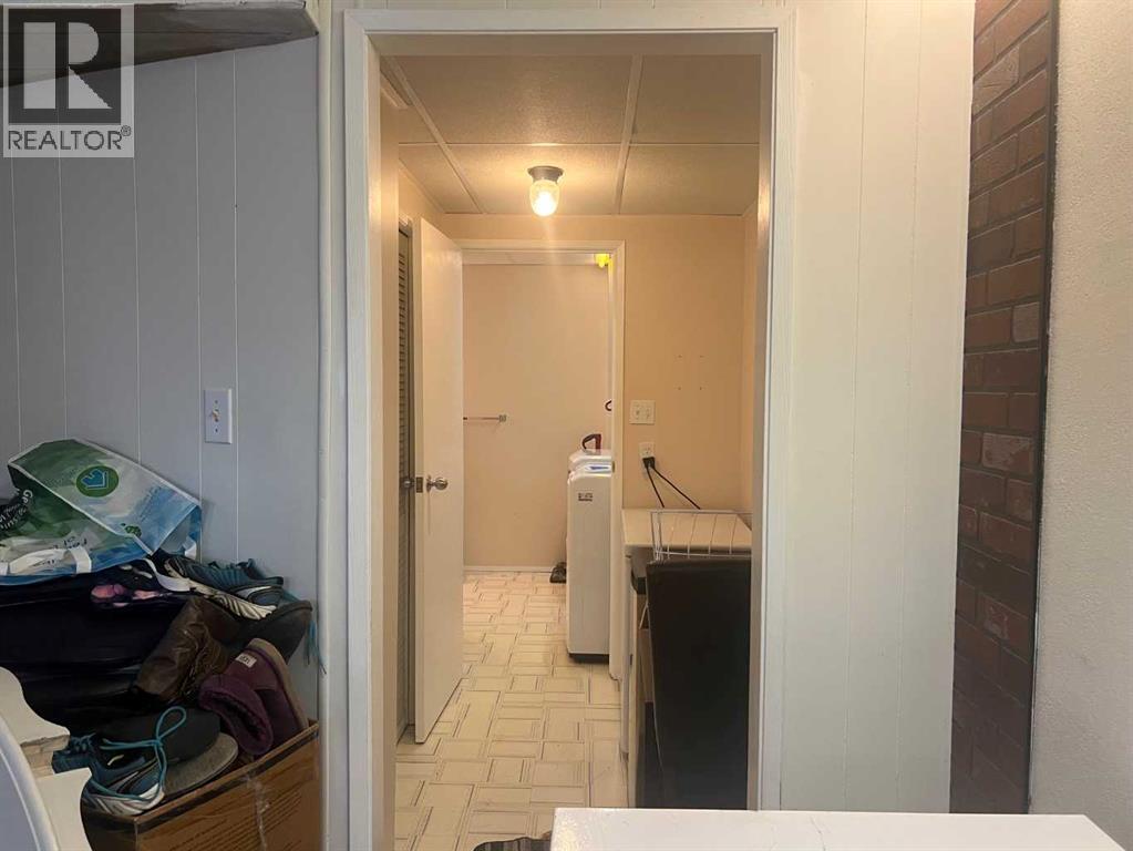 5811a 50 Street N - 28