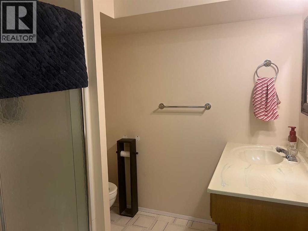 5811a 50 Street N - 30