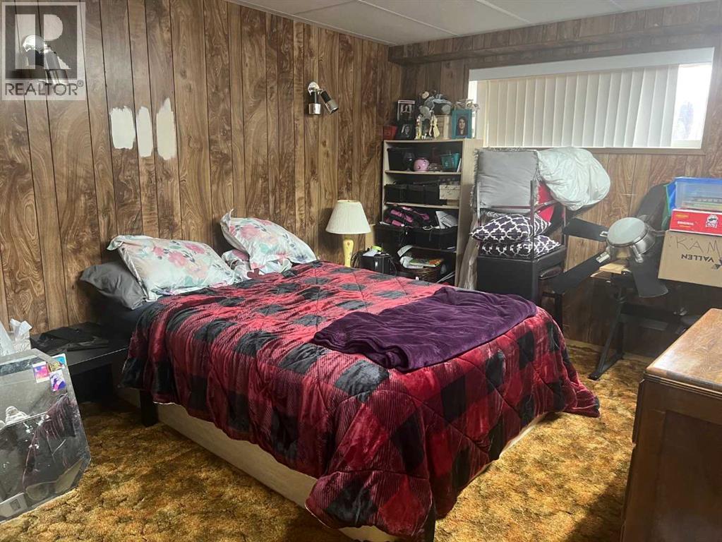 5811a 50 Street N - 32
