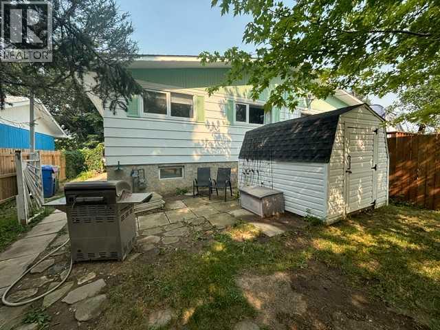 5811a 50 Street N - 33