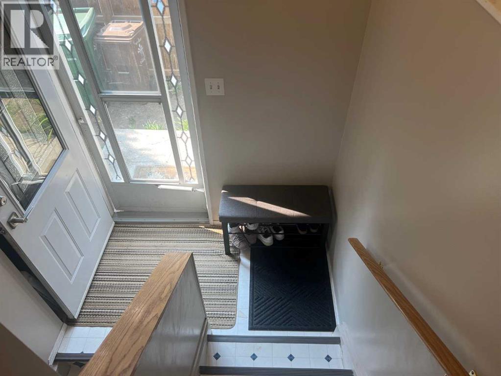 5811a 50 Street N - 4