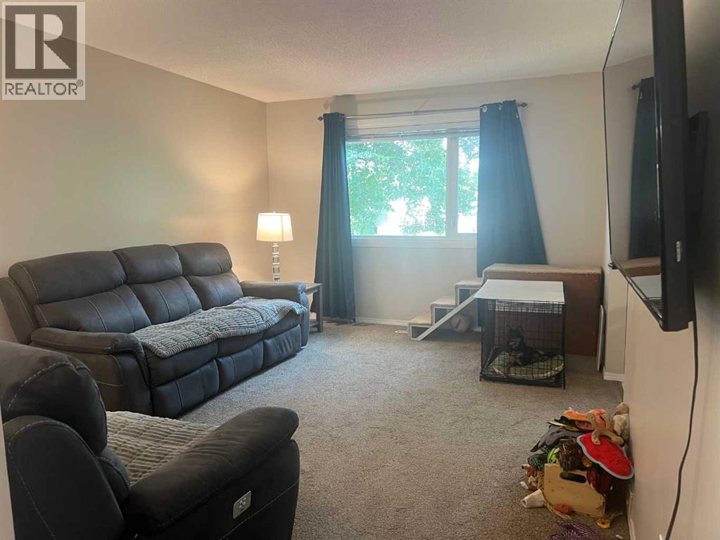 5811a 50 Street N - 5