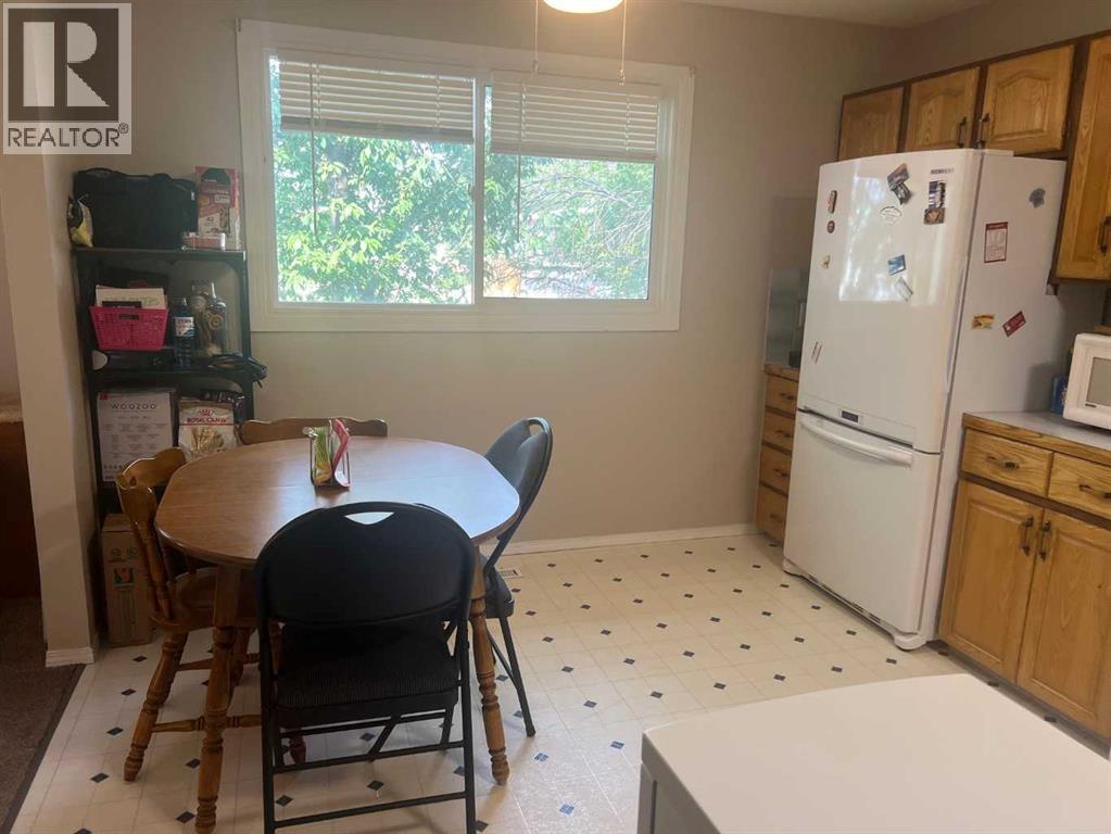 5811a 50 Street N - 9
