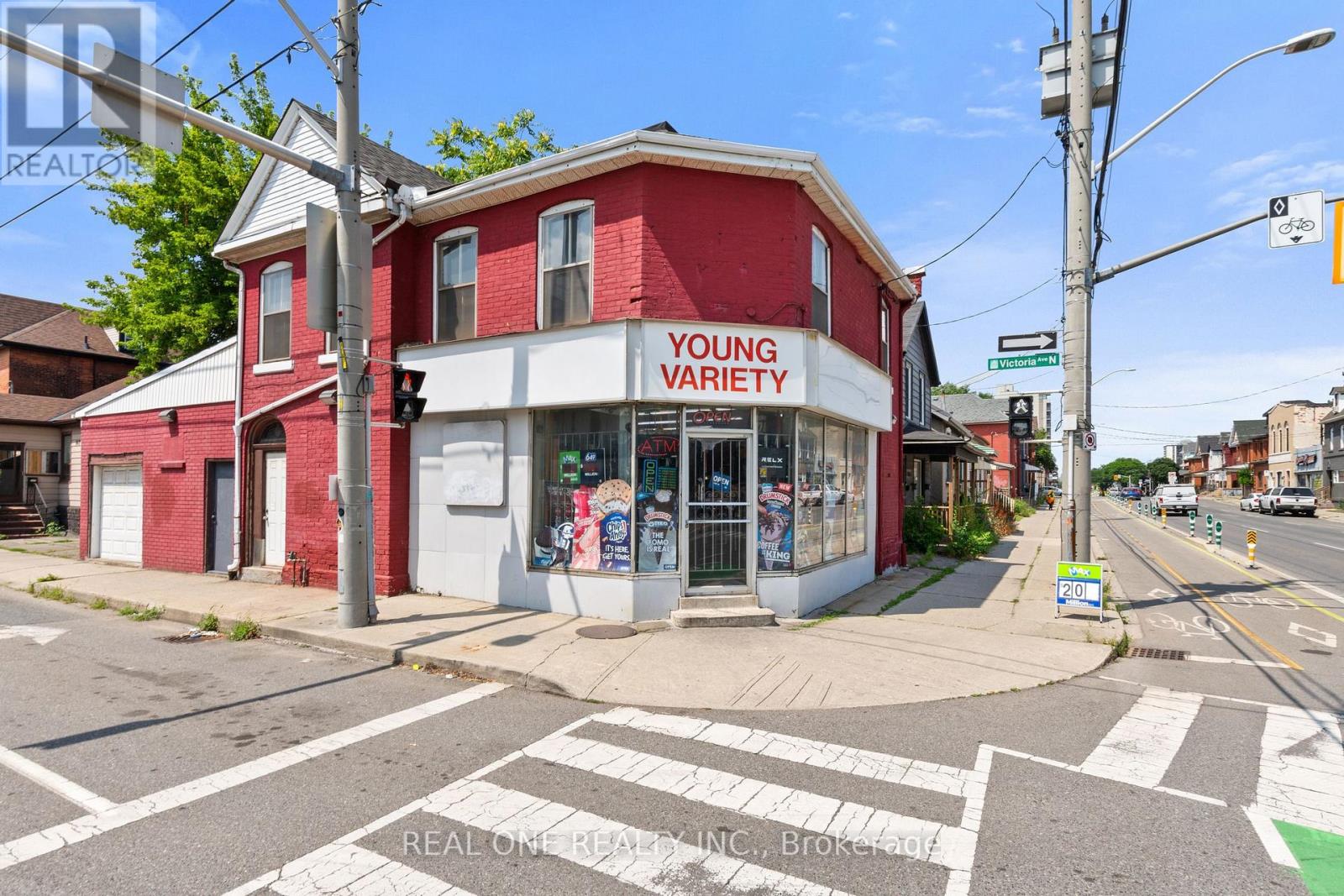 155 VICTORIA AVENUE N - 1