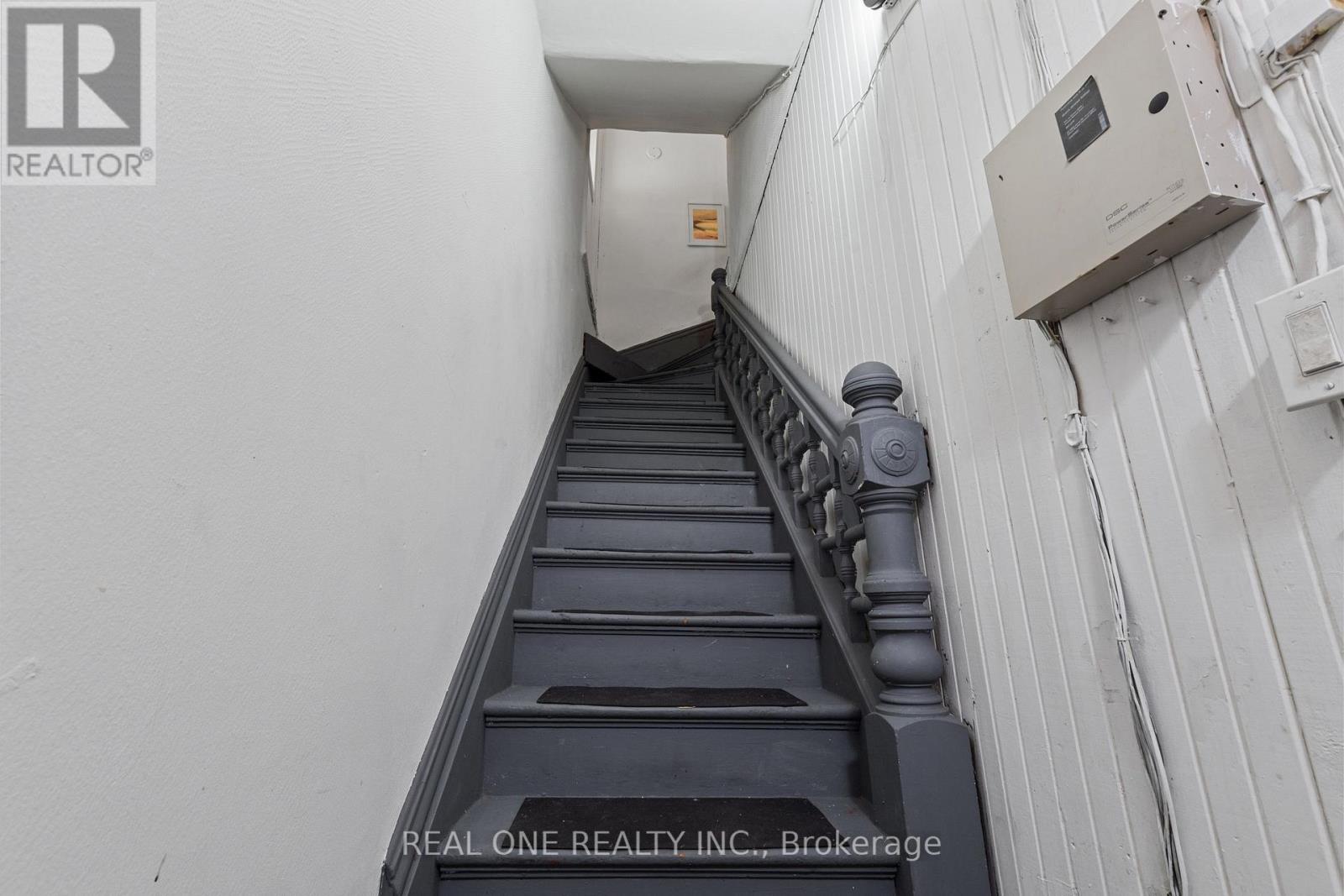 155 VICTORIA AVENUE N - 10