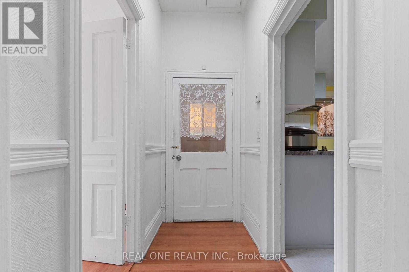 155 VICTORIA AVENUE N - 11