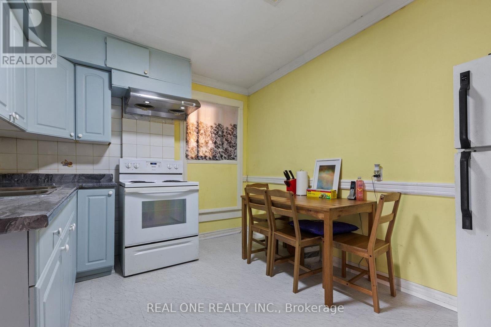 155 VICTORIA AVENUE N - 12