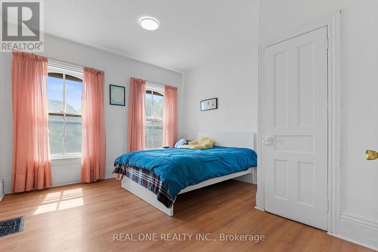 155 VICTORIA AVENUE N - 15