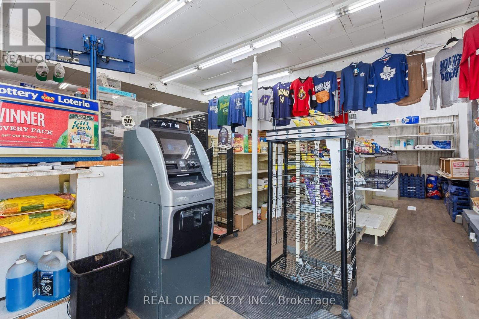 155 VICTORIA AVENUE N - 2