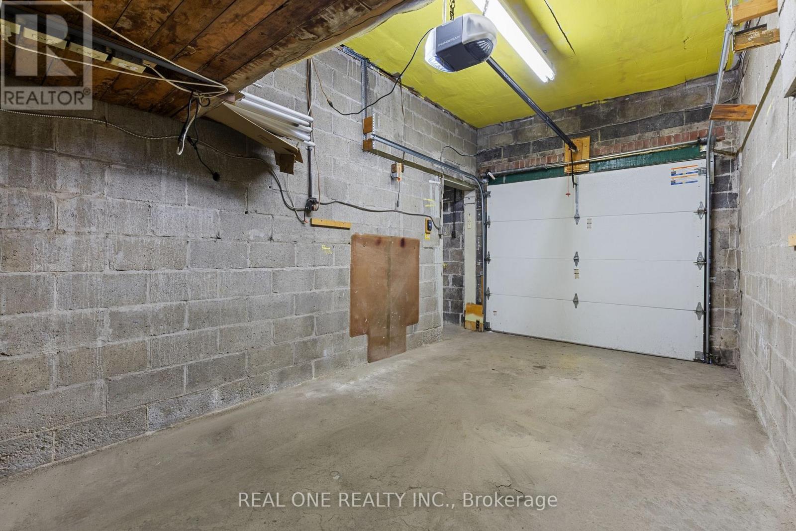 155 VICTORIA AVENUE N - 27