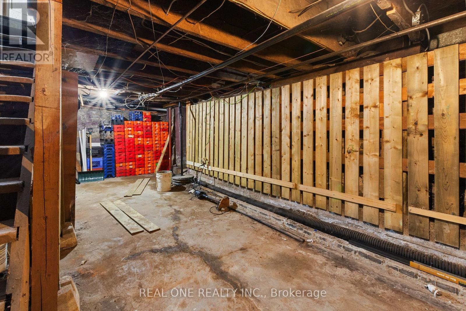 155 VICTORIA AVENUE N - 28