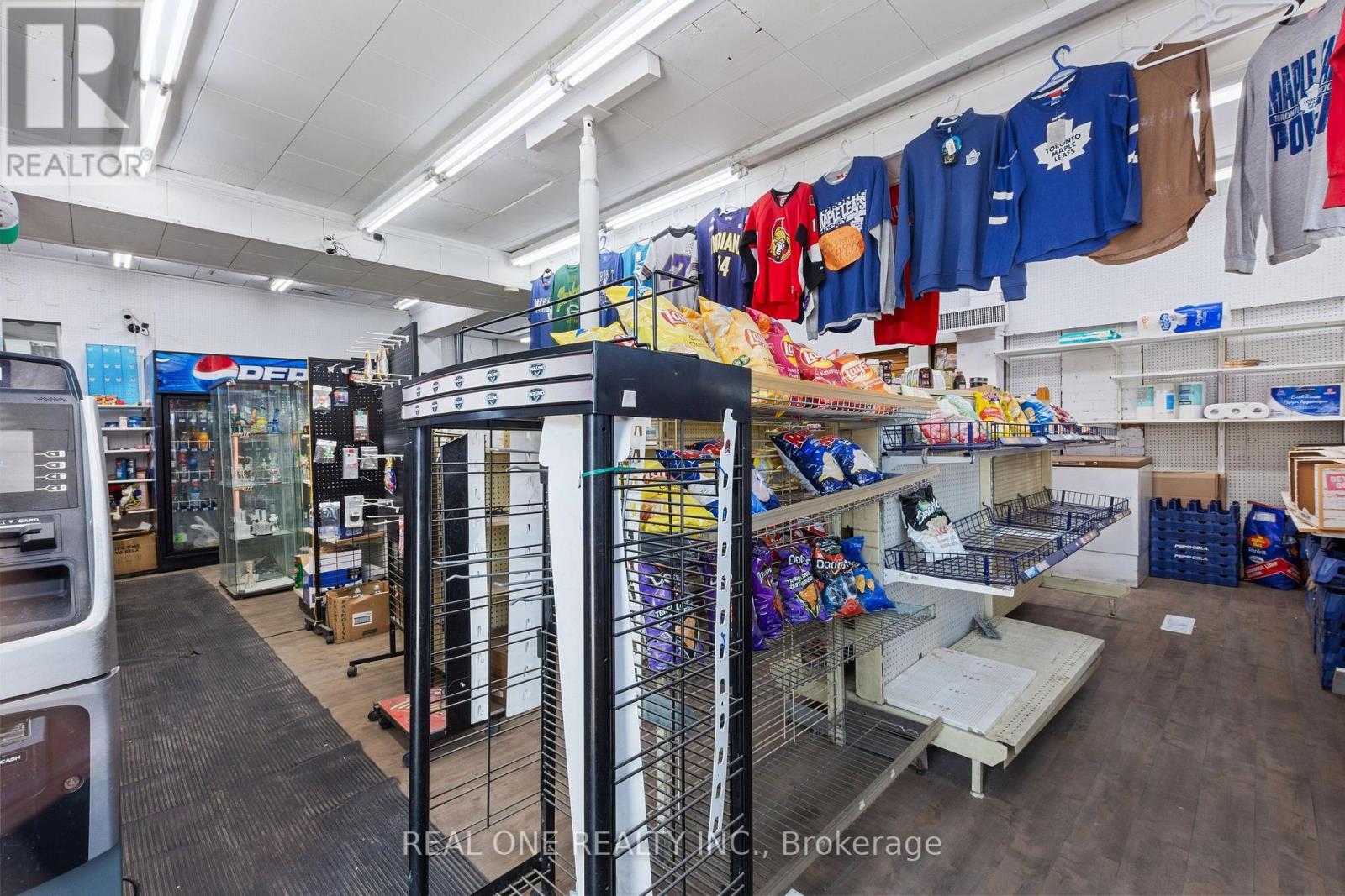 155 VICTORIA AVENUE N - 3