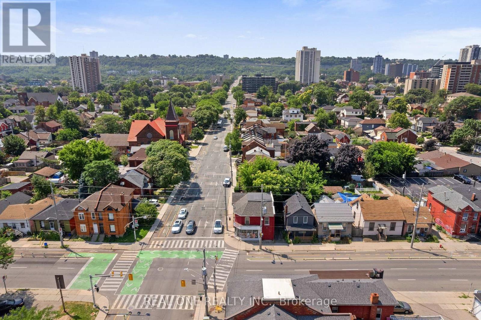 155 VICTORIA AVENUE N - 34