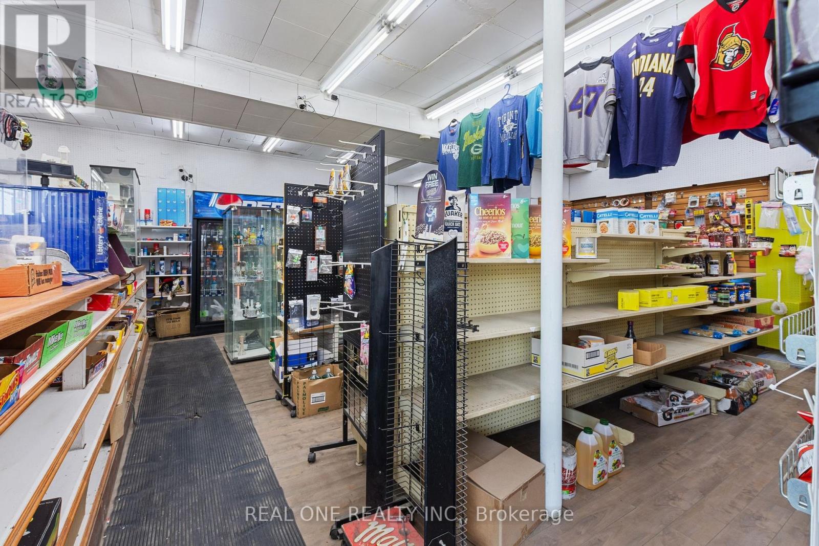 155 VICTORIA AVENUE N - 4