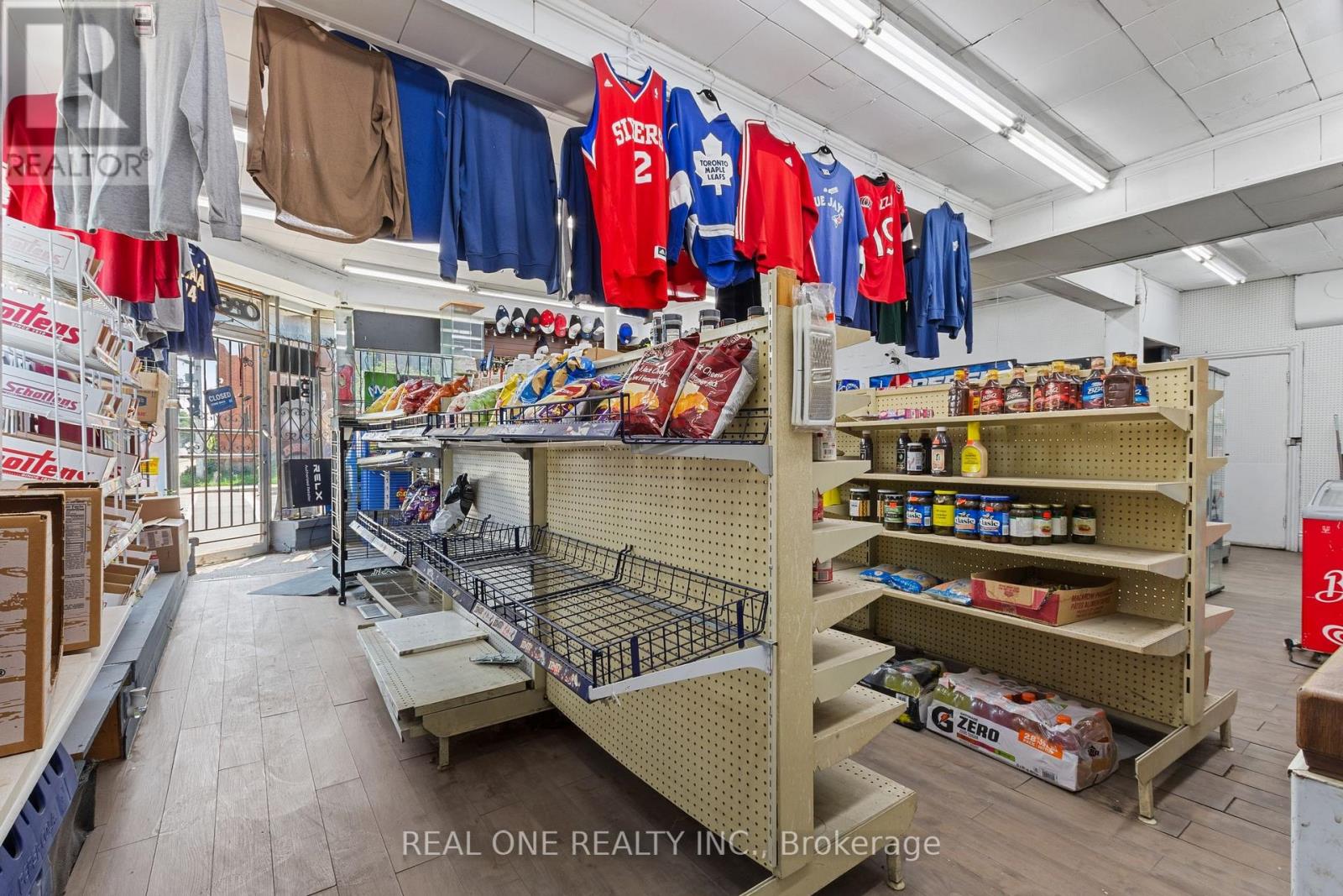 155 VICTORIA AVENUE N - 5