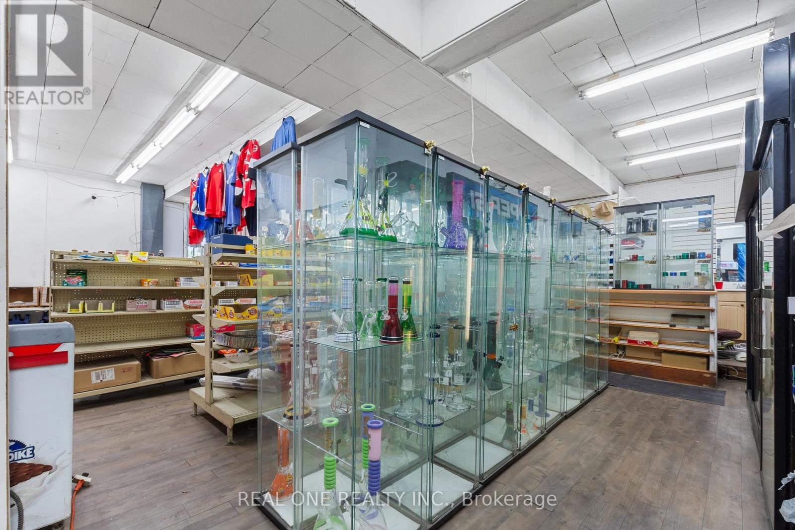 155 VICTORIA AVENUE N - 7