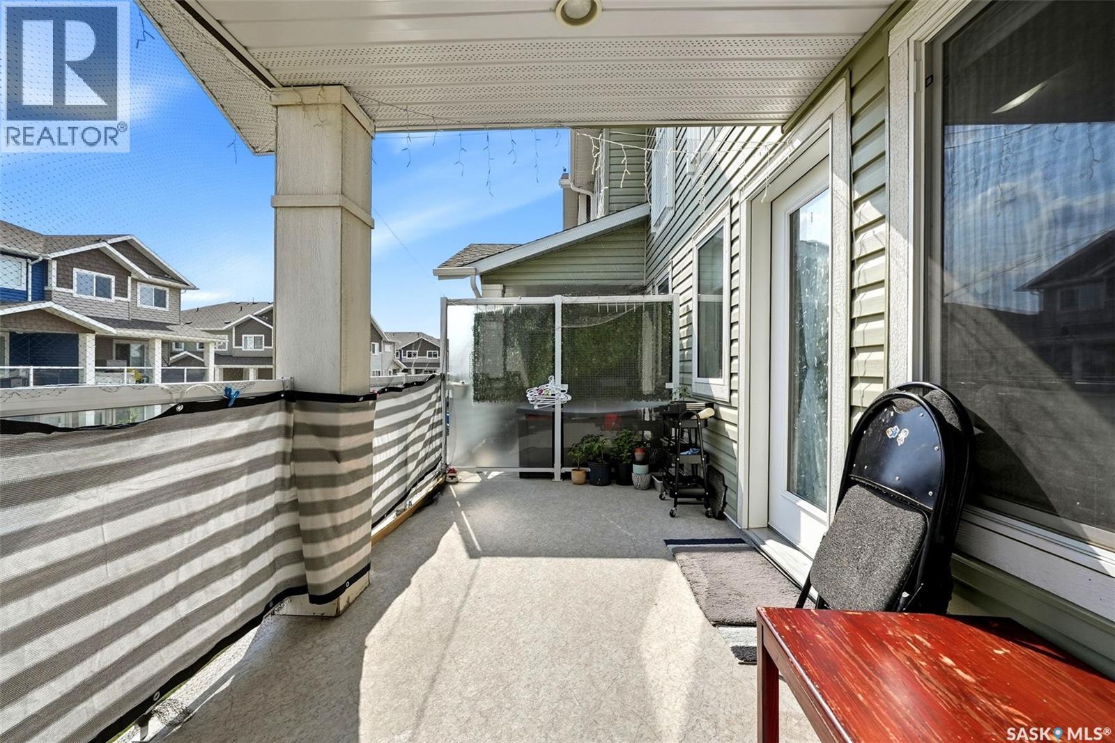 #302B 3355 Green Poppy STREET - Image 15