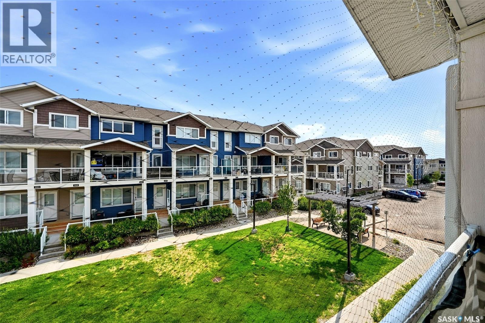 #302B 3355 Green Poppy STREET - Image 16