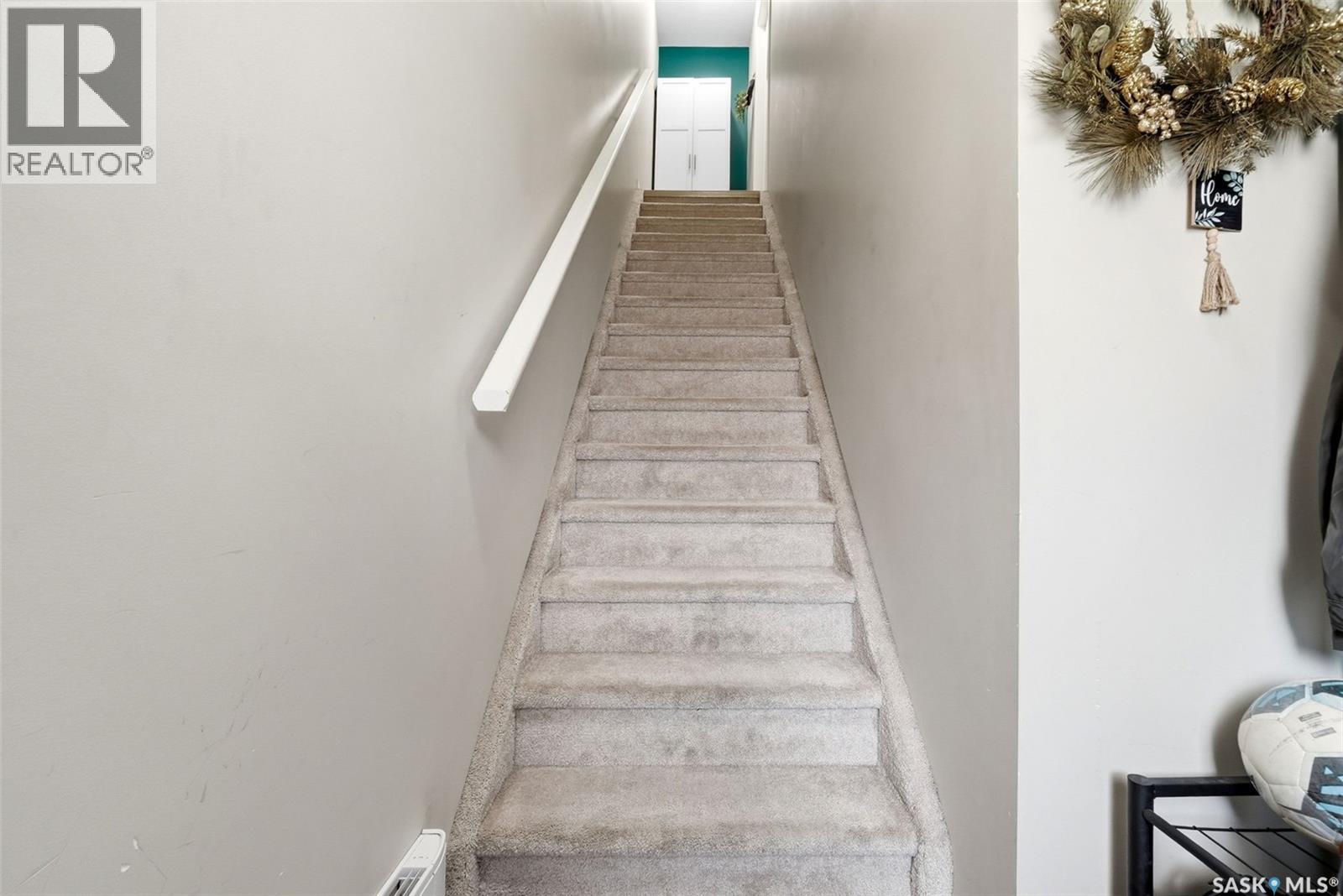 #302B 3355 Green Poppy STREET - Image 4