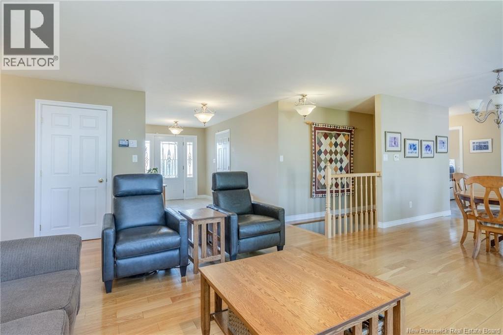 11 Weymond Crescent - 13
