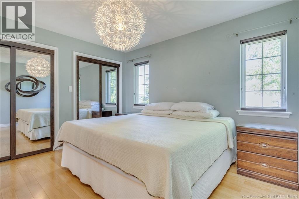 11 Weymond Crescent - Image 32