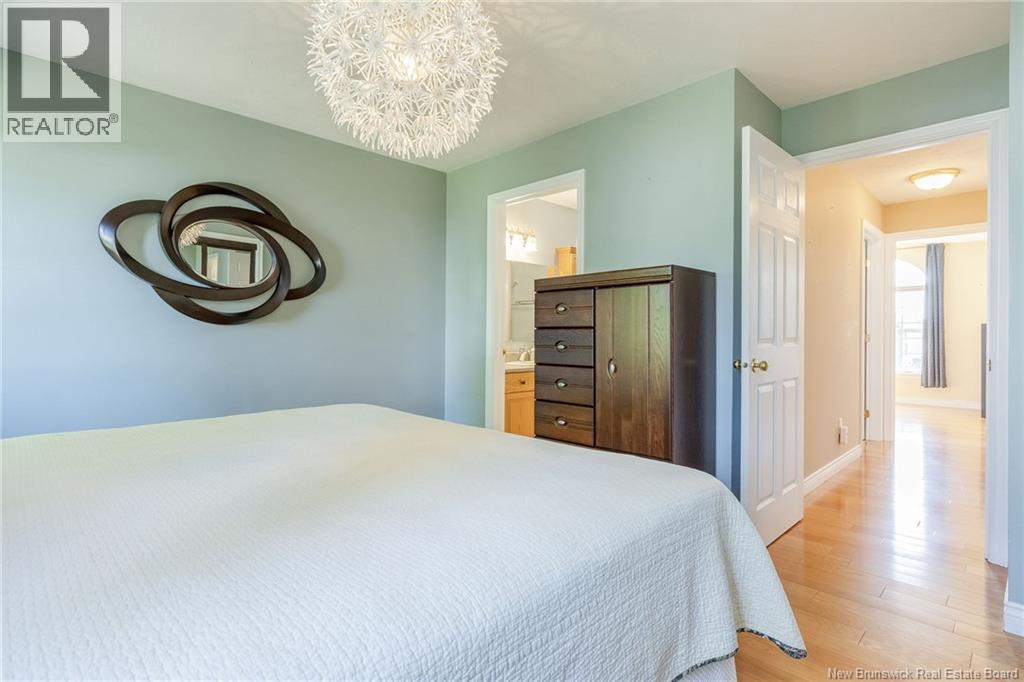 11 Weymond Crescent - Image 33