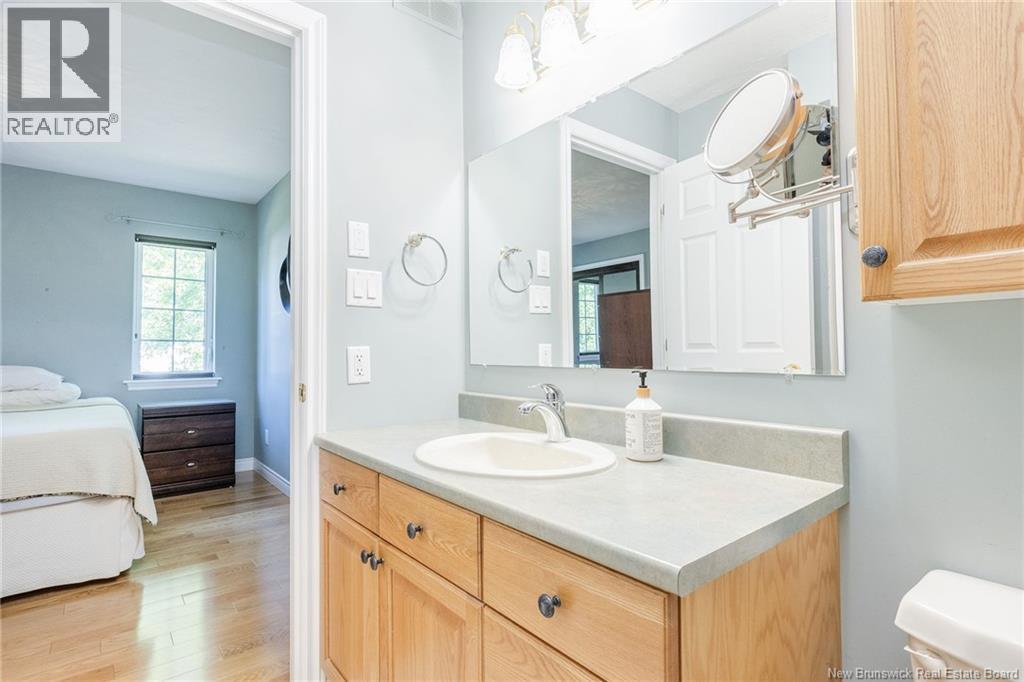11 Weymond Crescent - Image 34