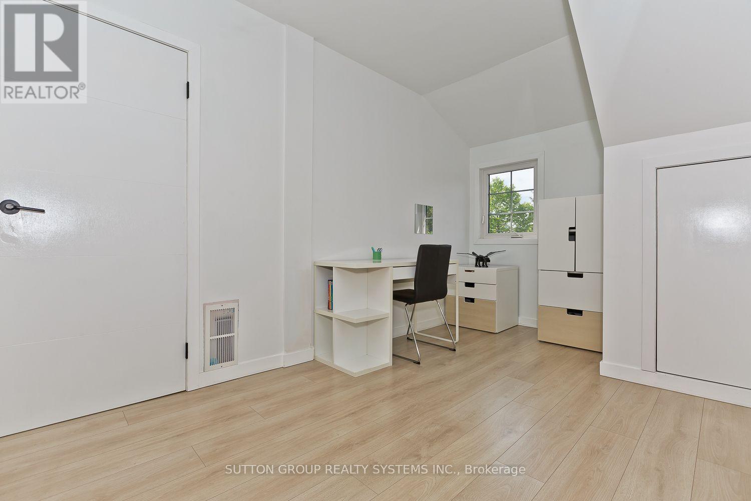 3 HARDISTY DRIVE - 32