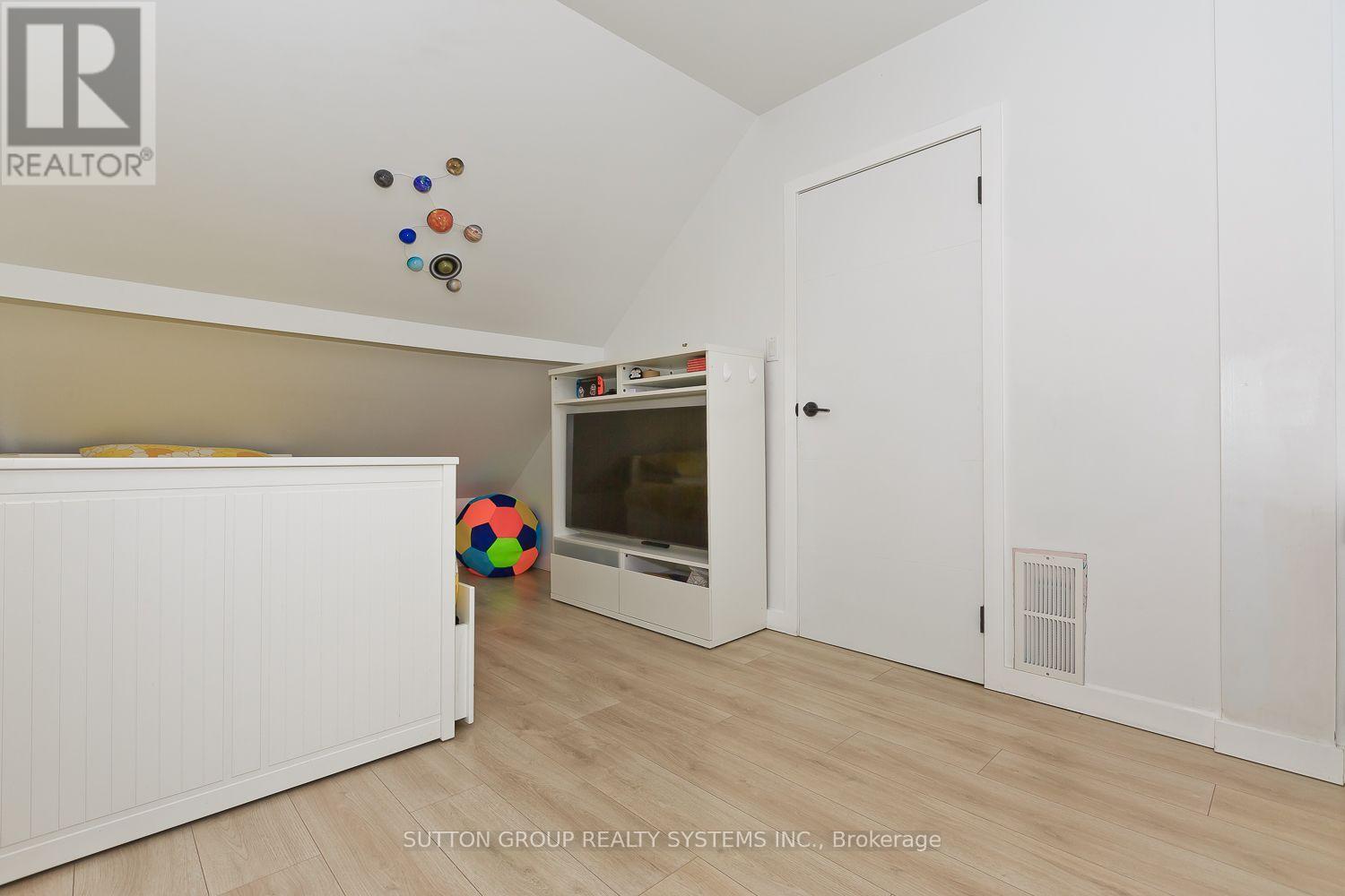 3 HARDISTY DRIVE - 30
