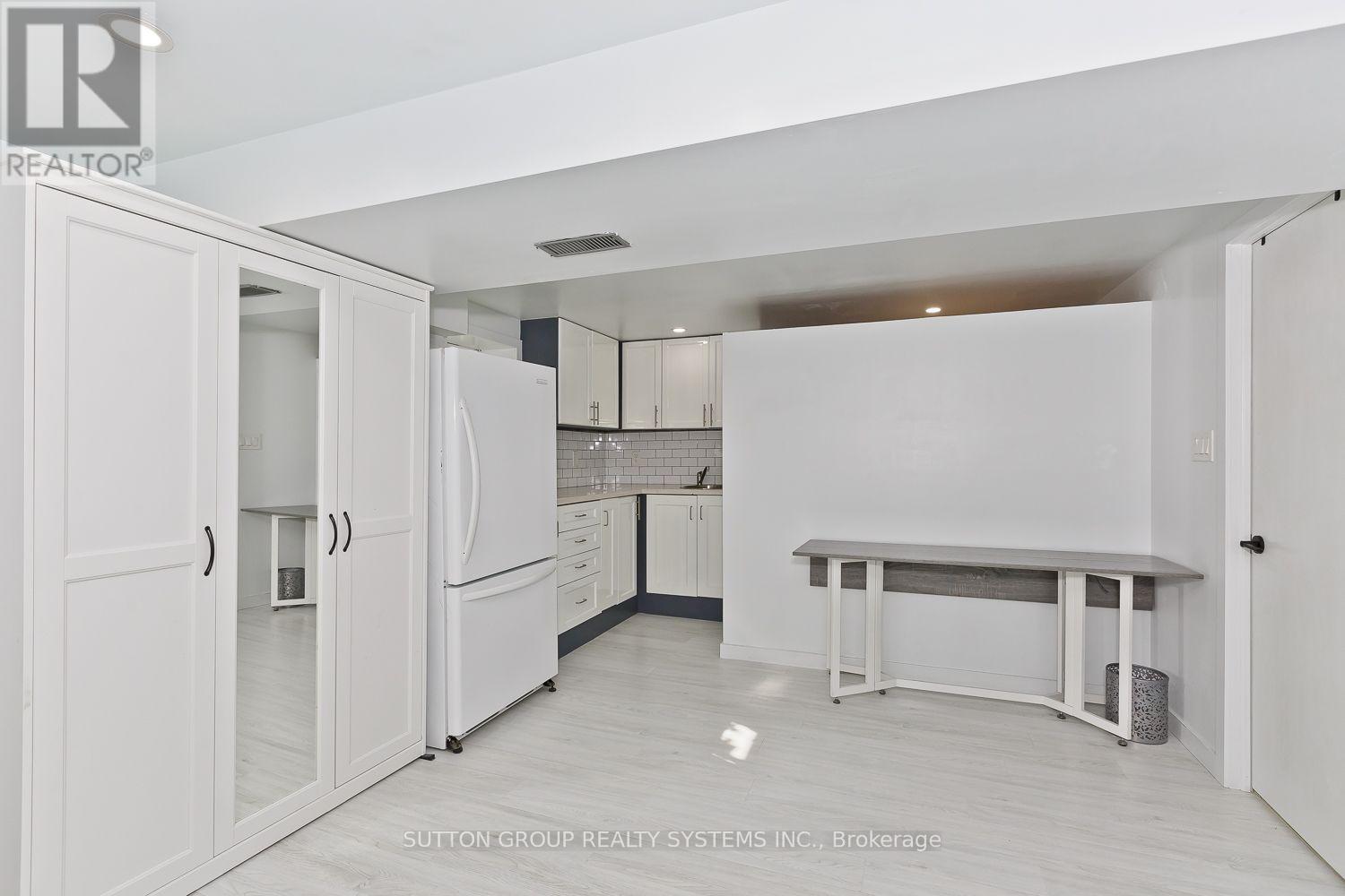 3 HARDISTY DRIVE - 39