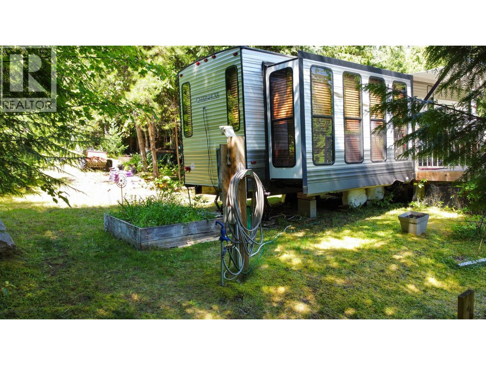 6240 LAKE Street, Kaslo
