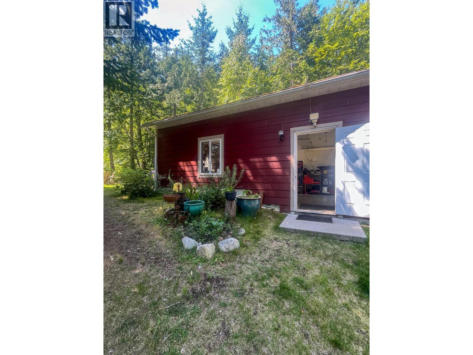 6240 LAKE Street, Kaslo
