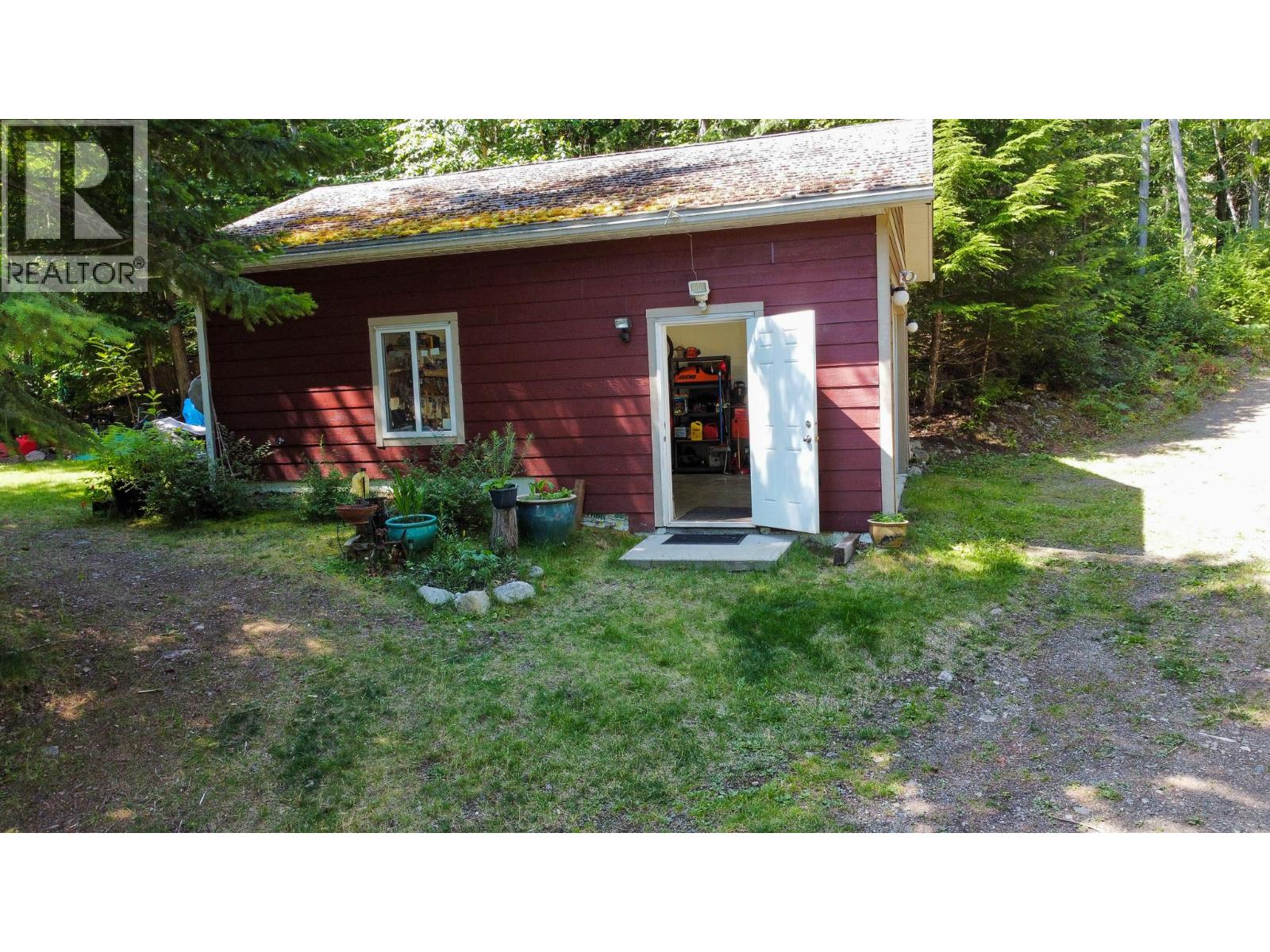 6240 LAKE Street, Kaslo