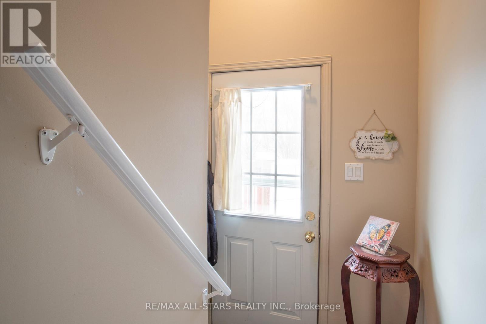 158 BLOSSOM COURT - 18