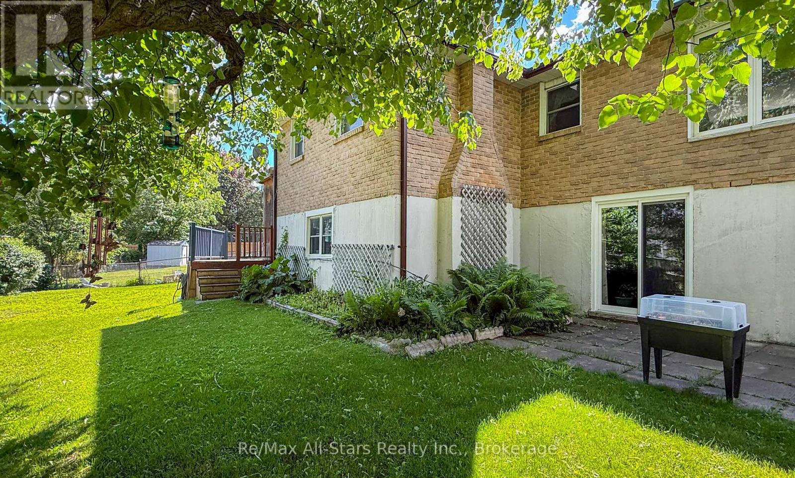 158 BLOSSOM COURT - 23