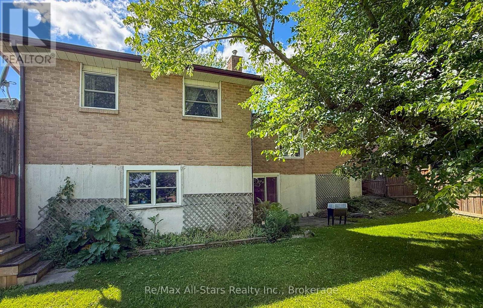 158 BLOSSOM COURT - 24