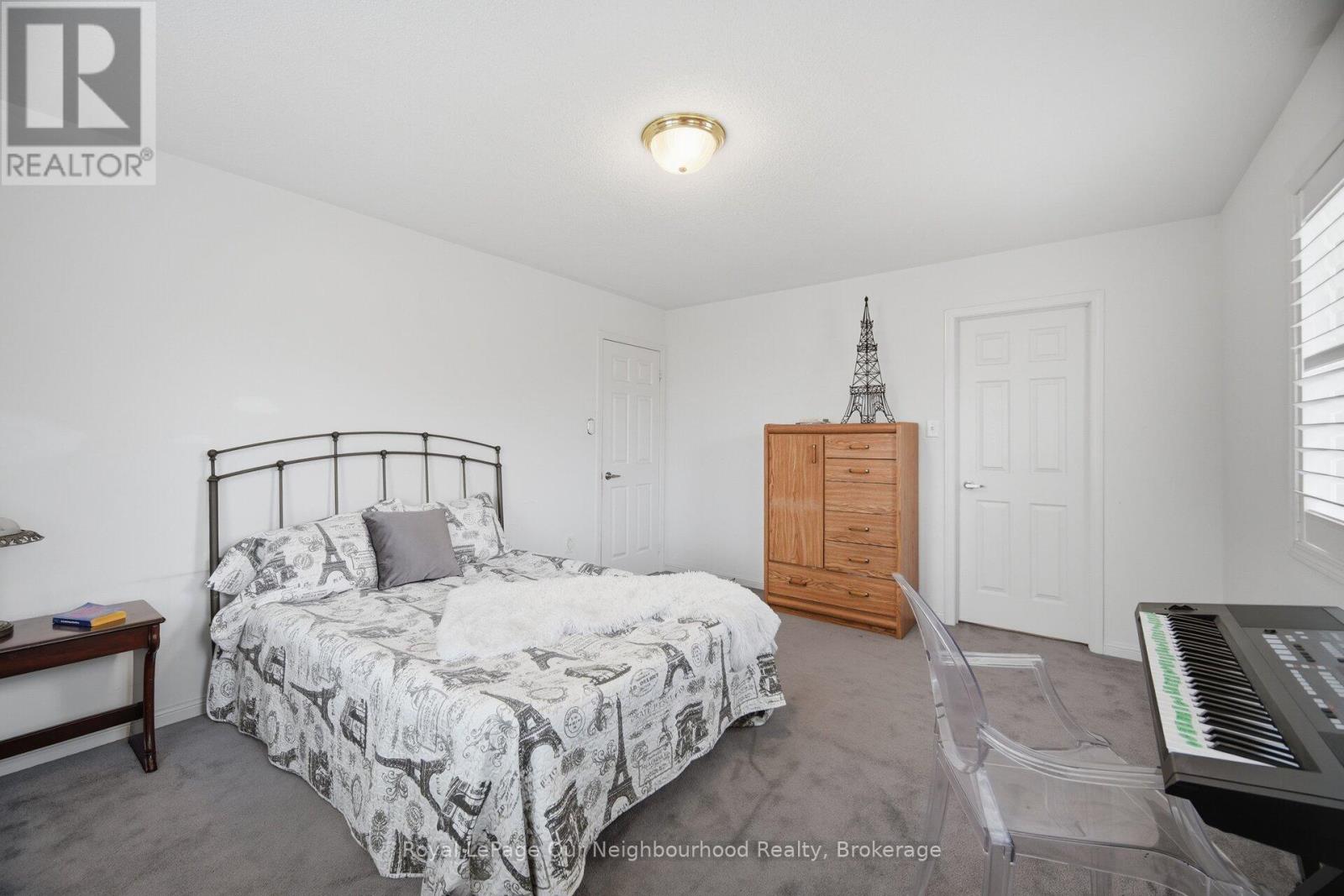 69 BLOOMSBURY AVENUE - 38