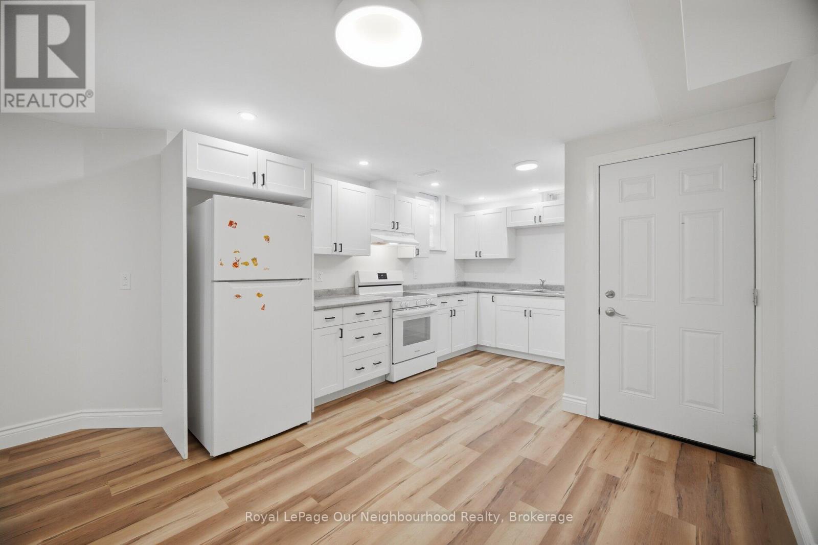 69 BLOOMSBURY AVENUE - 42
