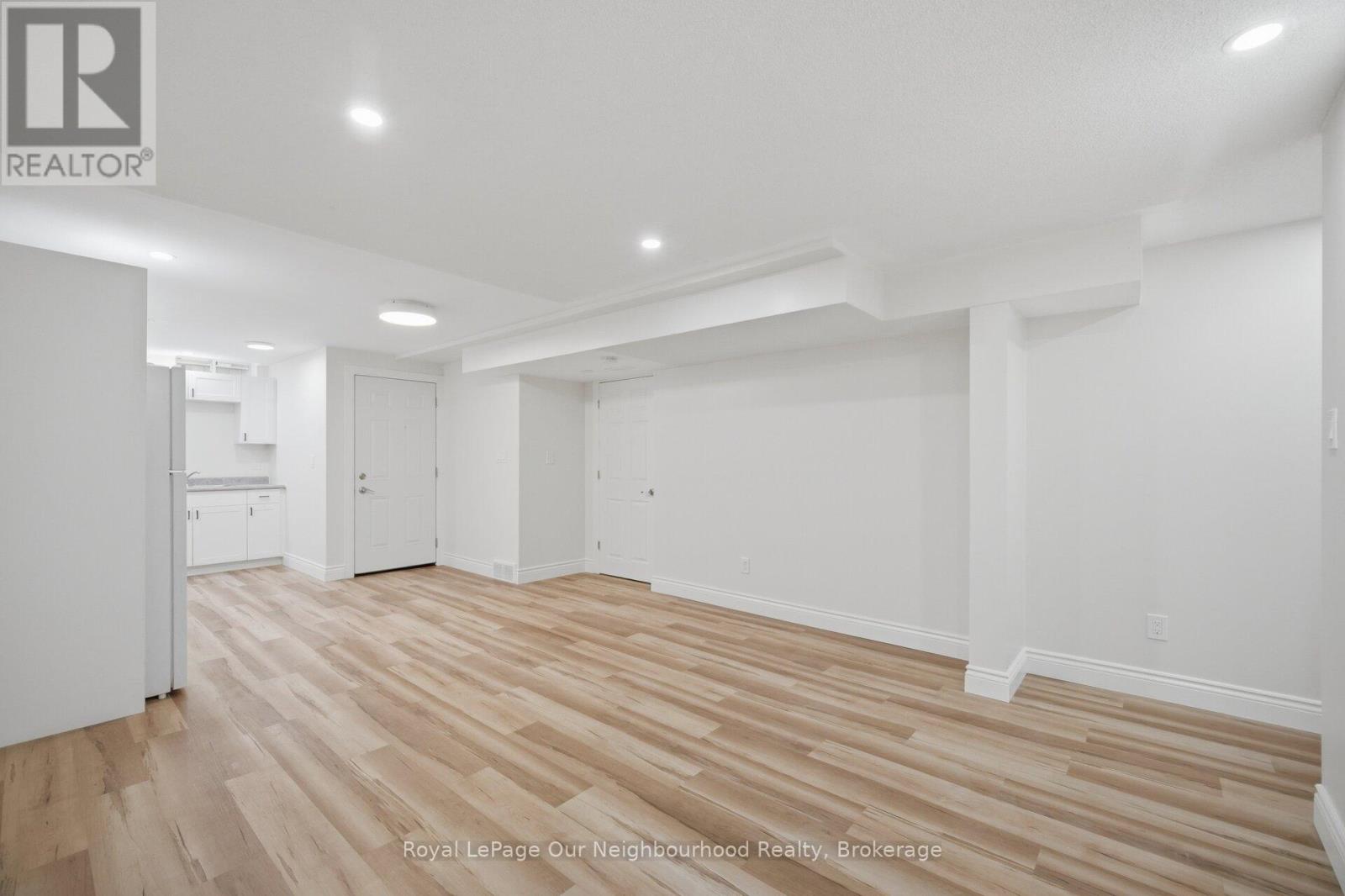 69 BLOOMSBURY AVENUE - 44