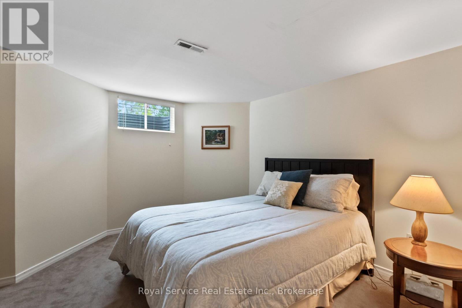 33 RUSSELL HILL ROAD - 32