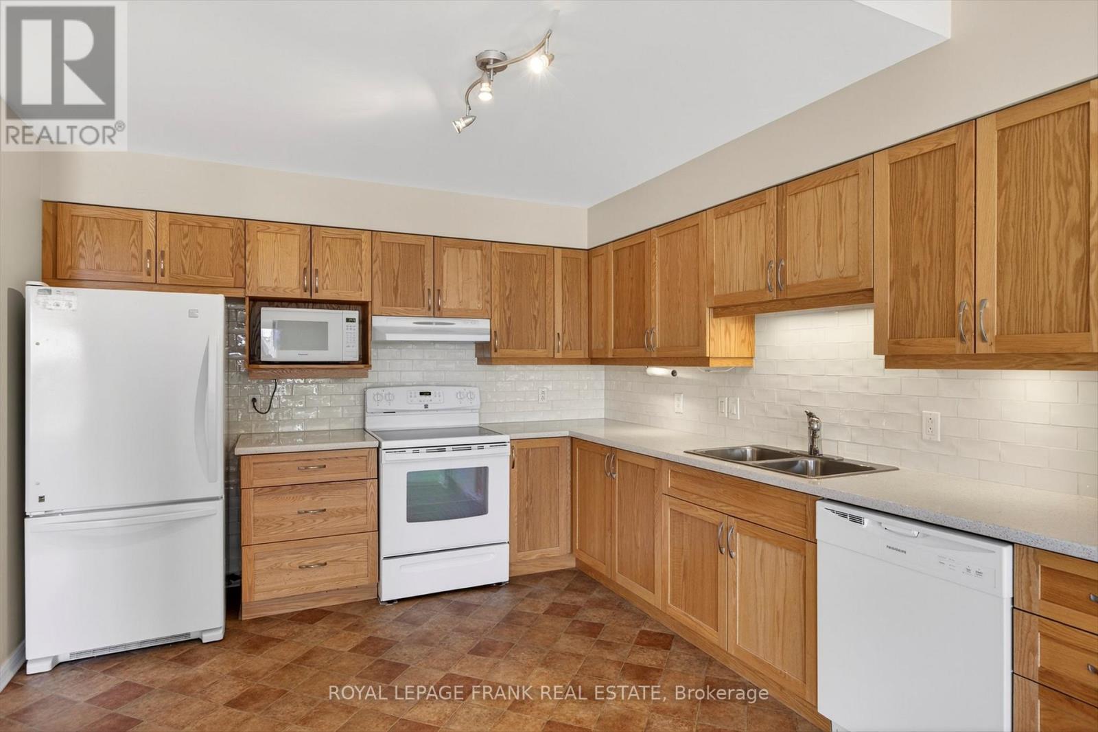 BLDG C #310 - 1099 CLONSILLA AVENUE - 7